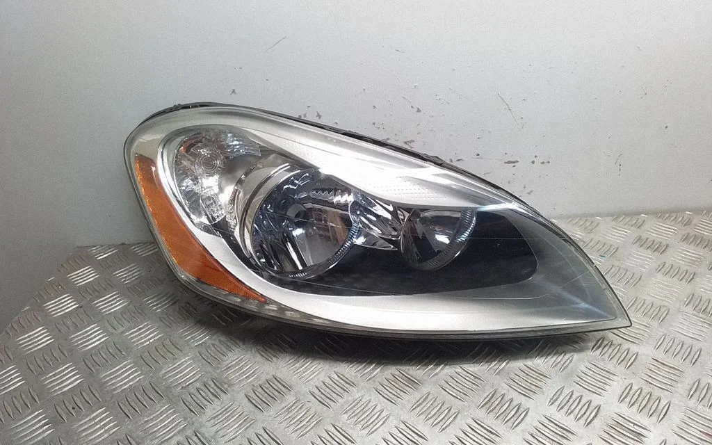 Headlight/headlamp – front right