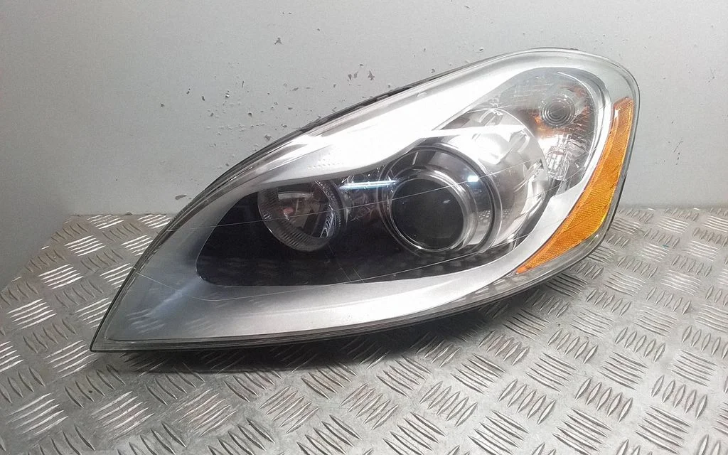 Headlight/headlamp – Volvo XC60 (2009-2013)