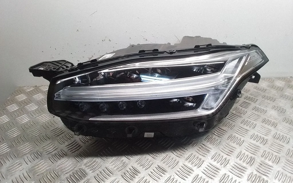 Headlight/headlamp 31353153