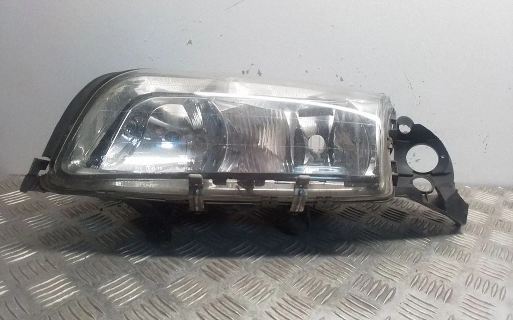Headlight/headlamp 8260666