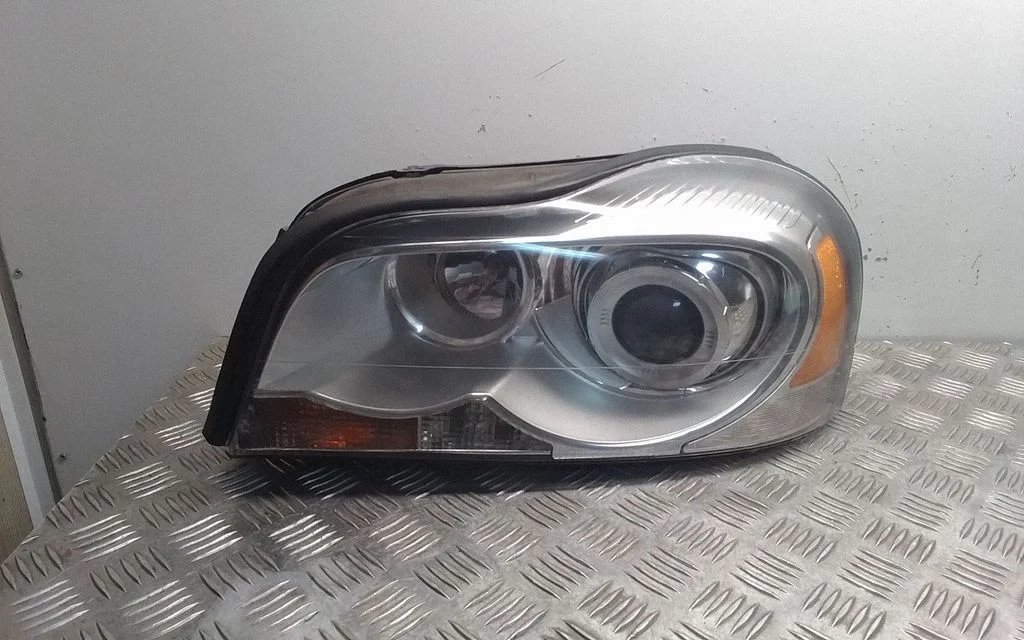 Headlight/headlamp – Volvo XC90 (2007-2014)