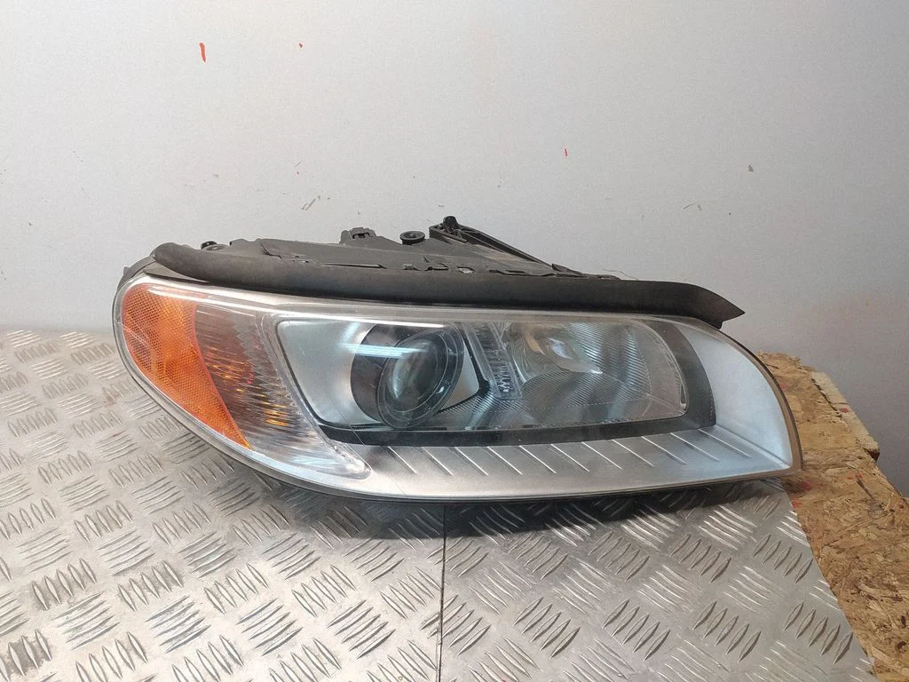 Priekšējais lukturis 30796134