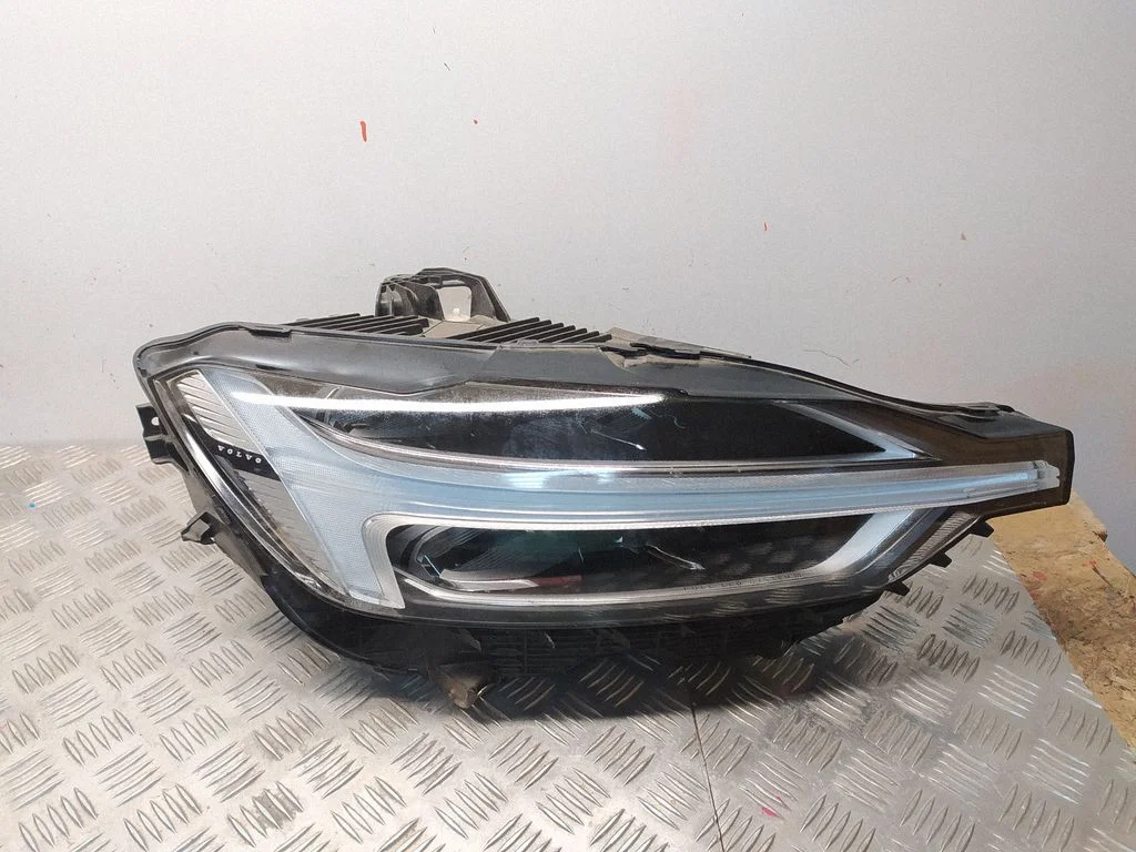 Headlight/headlamp – front right