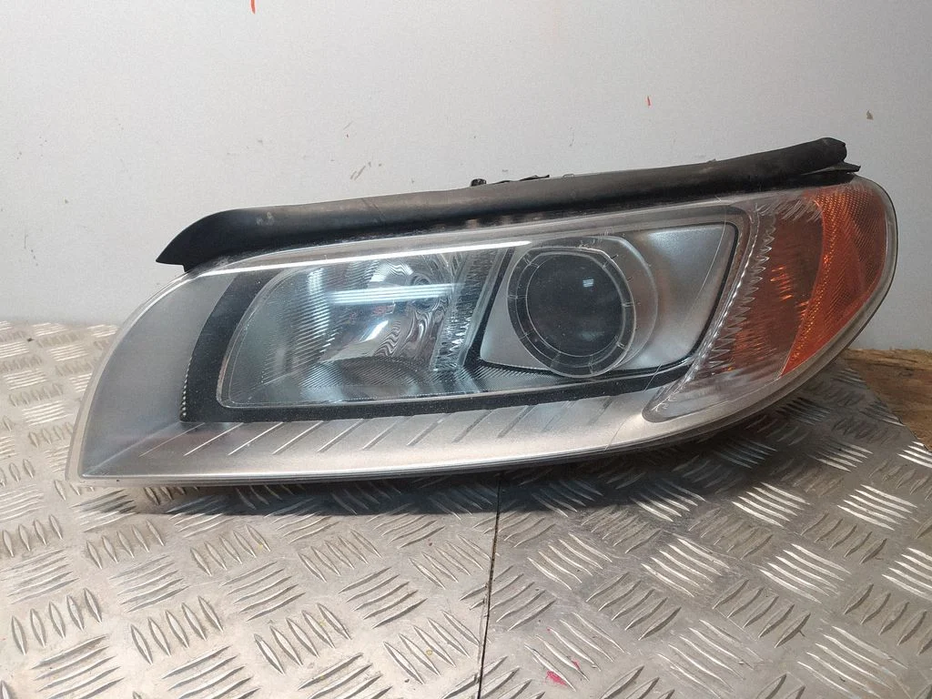 Priekšējais lukturis 31214347