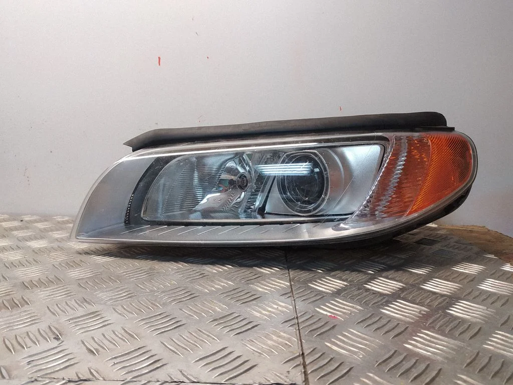 Priekšējais lukturis 31214347