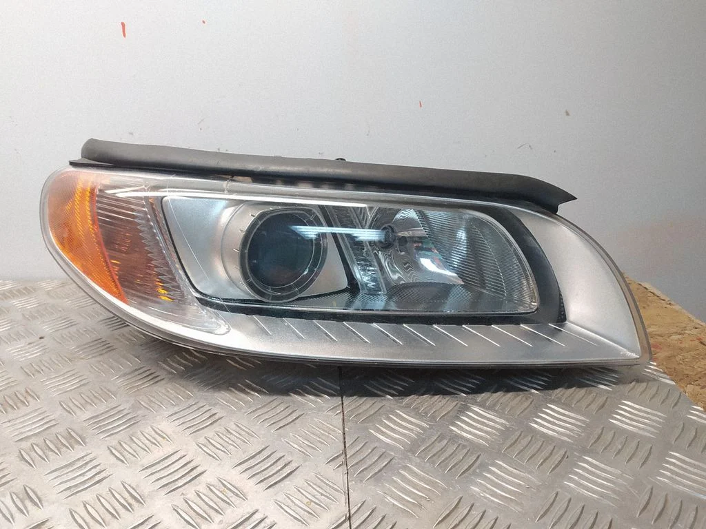 Headlight/headlamp – Volvo S80 (2014-2016)