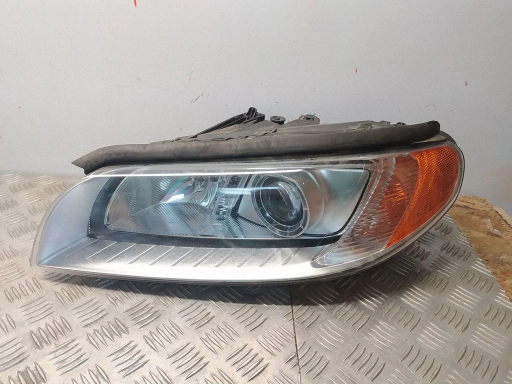 Priekšējais lukturis 31214347