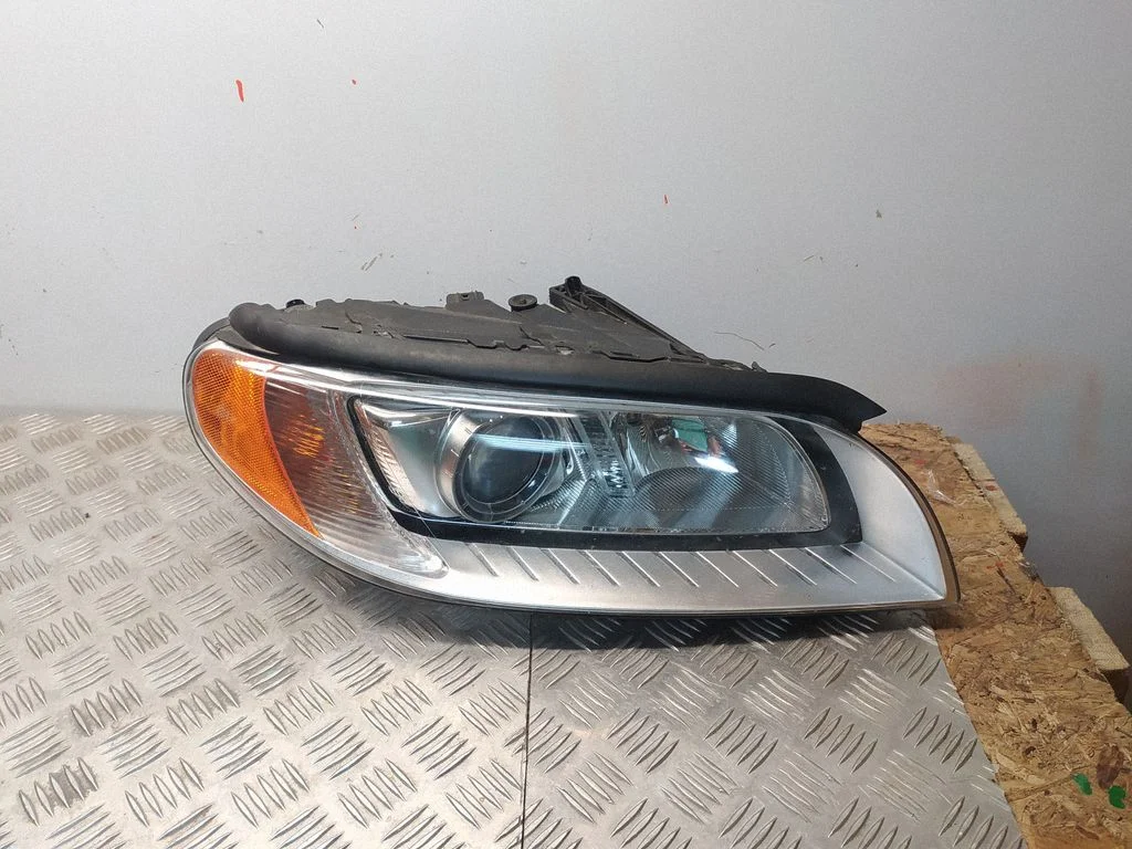 Priekšējais lukturis 30796130