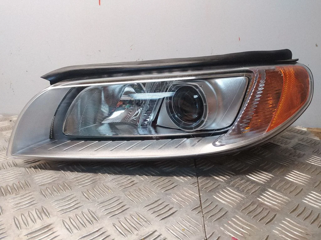 Priekšējais lukturis 31214347