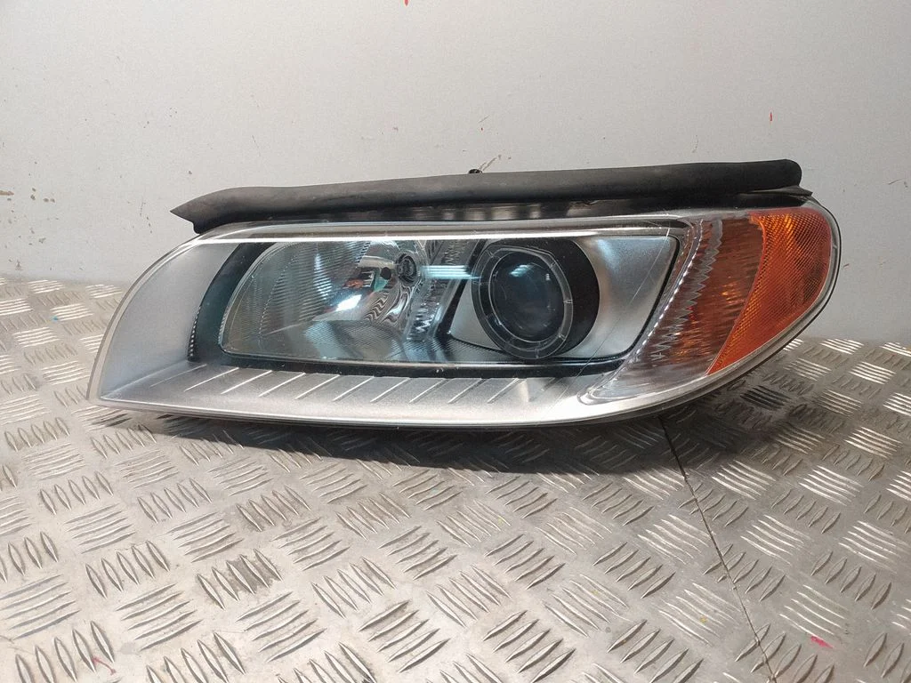 Priekšējais lukturis 30796133