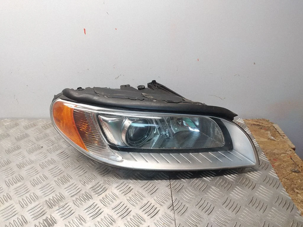 Priekšējais lukturis 30796130