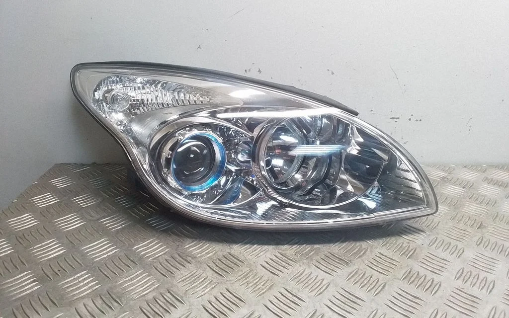 Headlight/headlamp – Hyundai i30 (2007-2012), front right