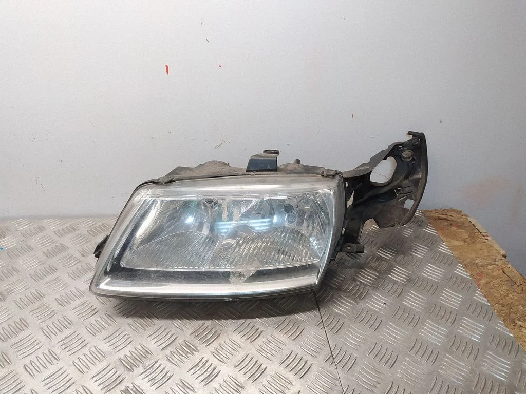 Headlight/headlamp – front left