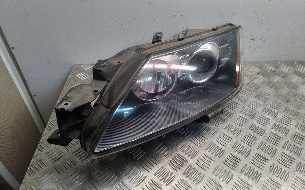 Headlight/headlamp 1051040
