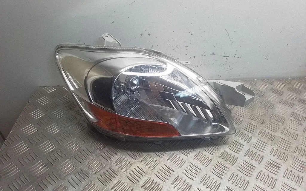 Headlight/headlamp – front right