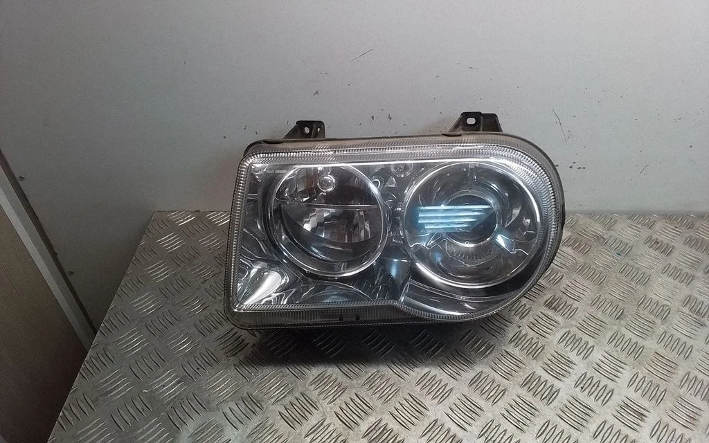 Priekšējais lukturis 04805761AH
