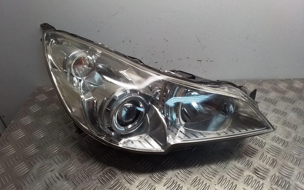 Headlight/headlamp – front right