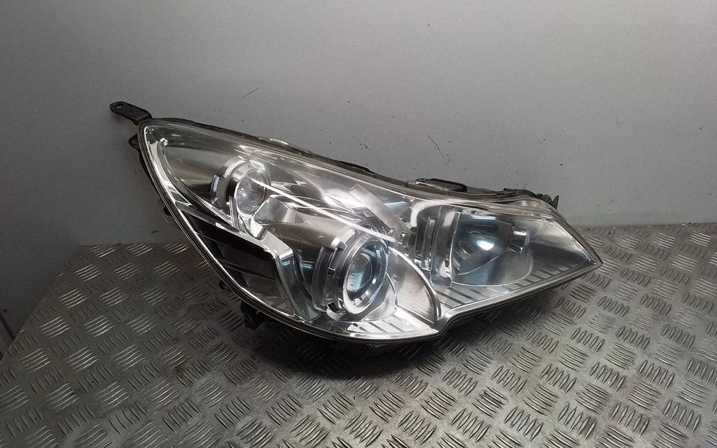 Headlight/headlamp – front right