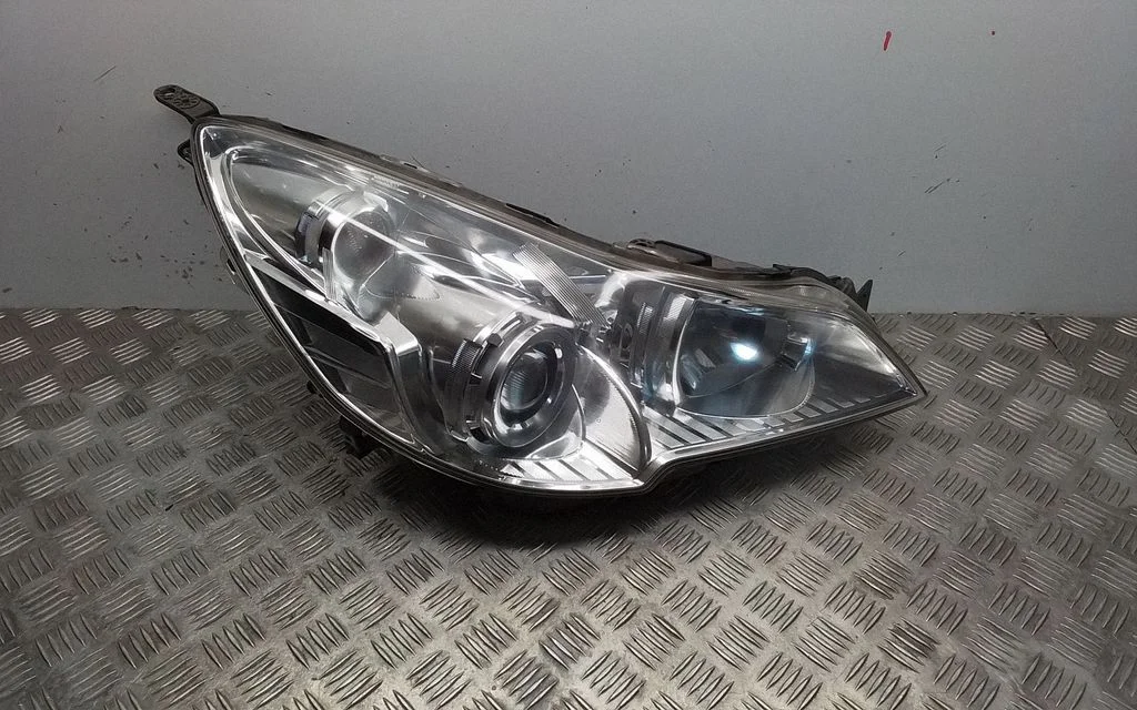 Headlight/headlamp – front right