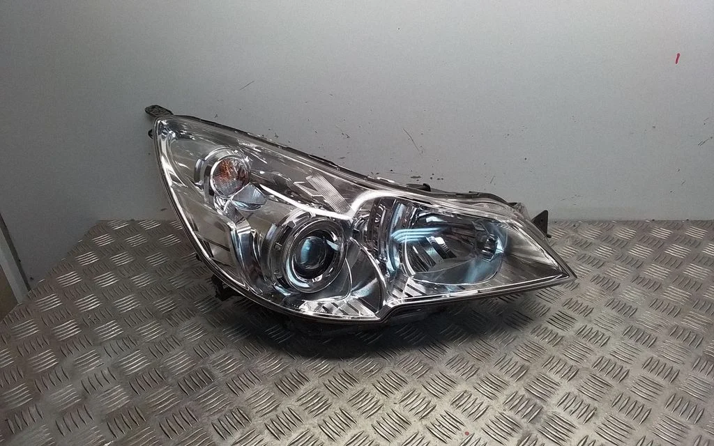 Headlight/headlamp – front right