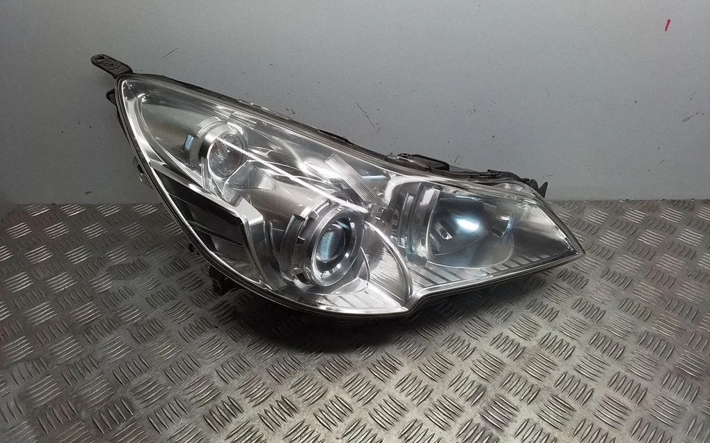 Headlight/headlamp – front right