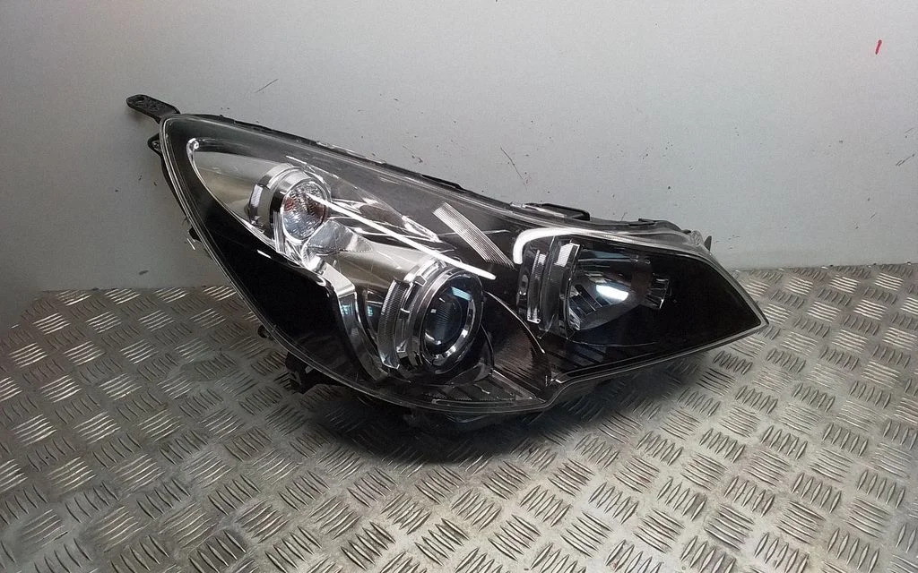 Headlight/headlamp – front right
