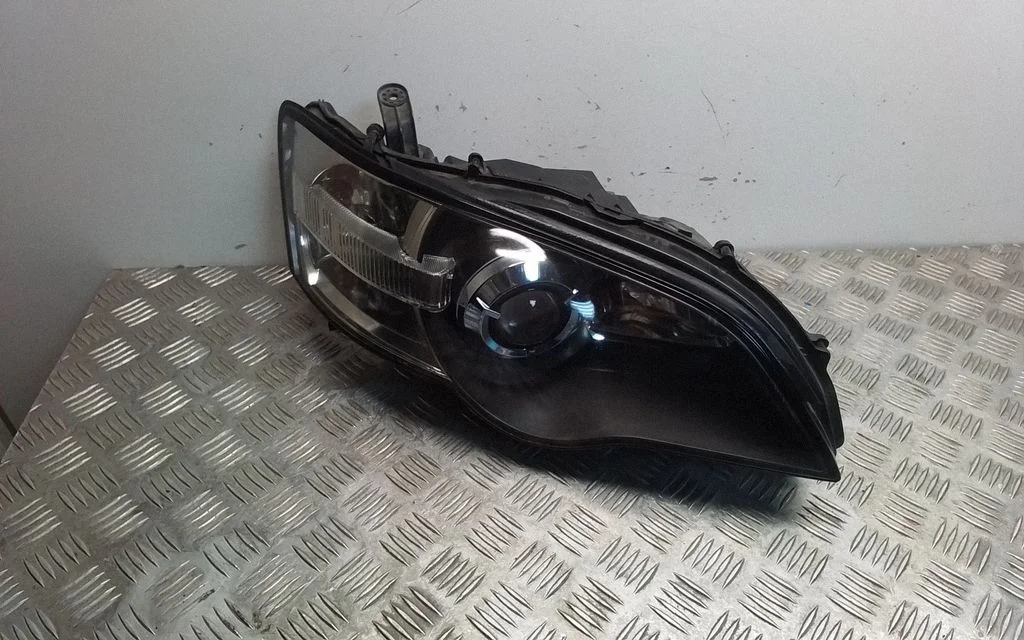 Headlight/headlamp – front right