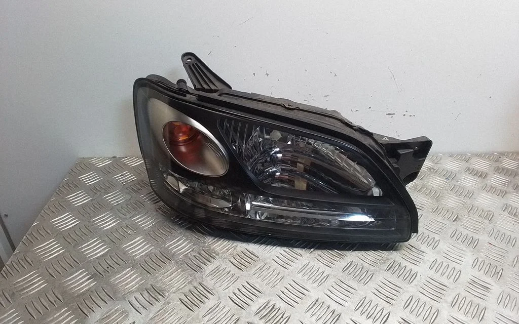 Headlight/headlamp – front right