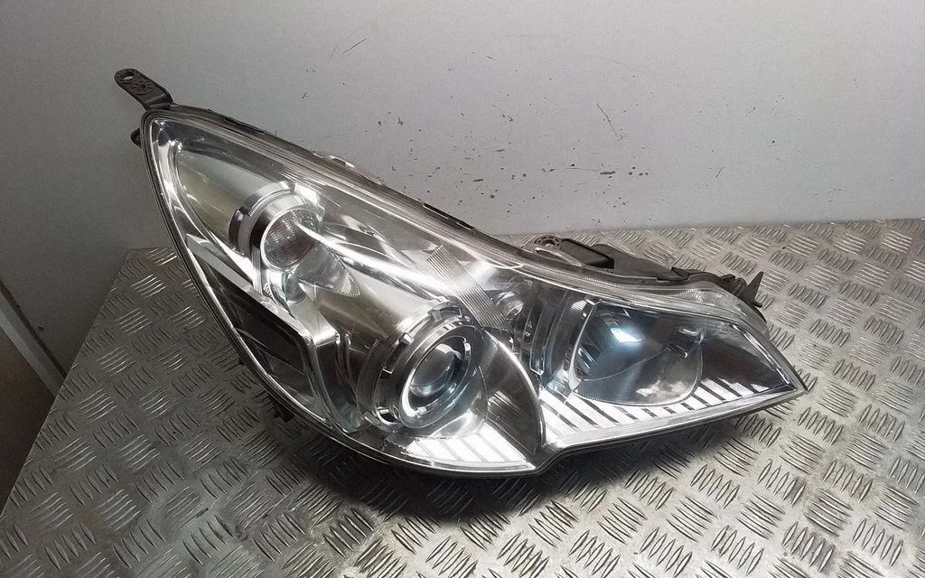 Headlight/headlamp – front right