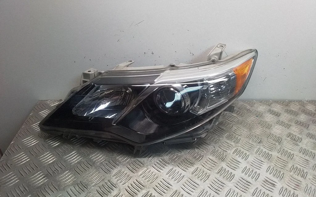 Priekšējais lukturis – Toyota Camry (2011-2017)