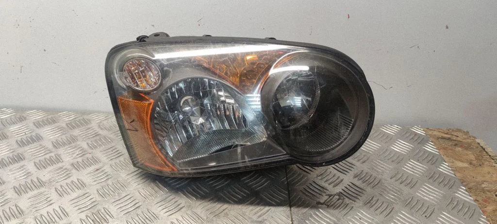 Headlight/headlamp – front right