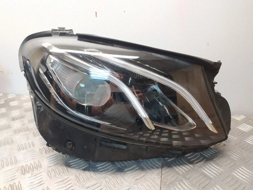 Priekšējais lukturis A2139064004
