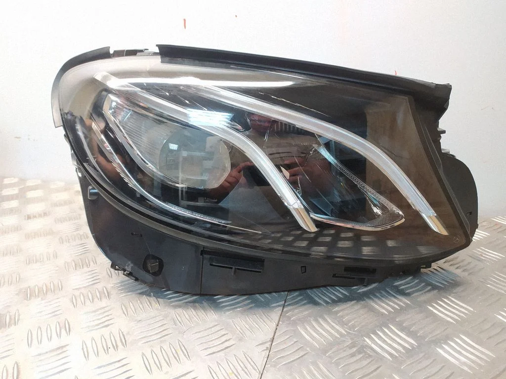 Priekšējais lukturis A2139067806