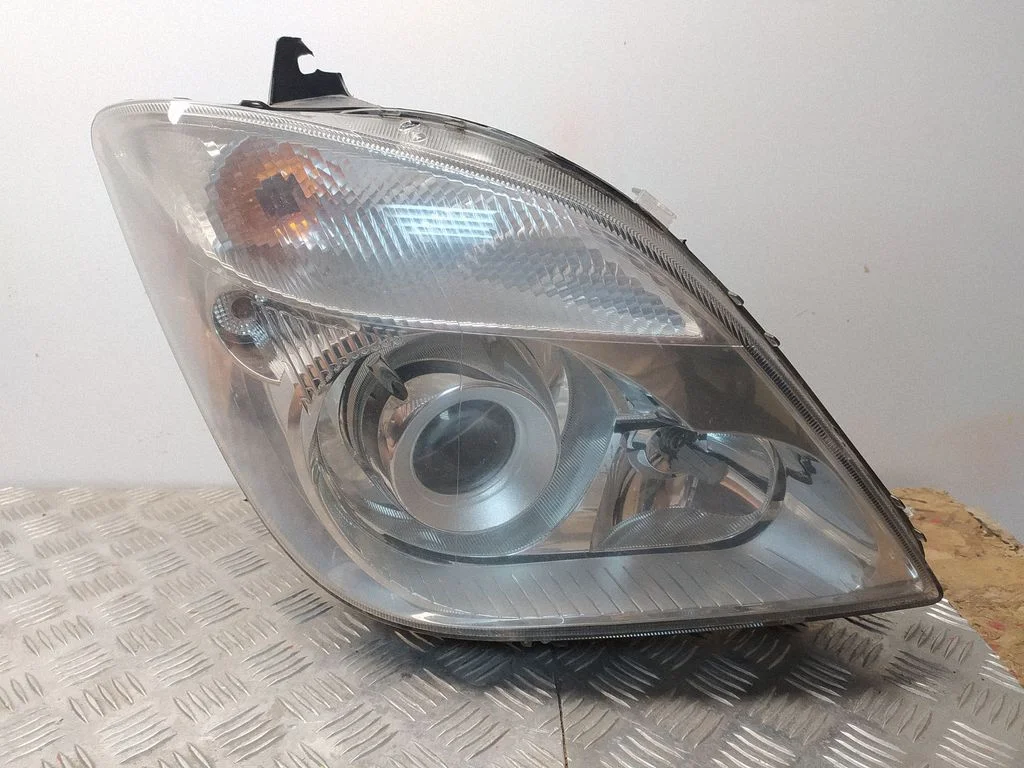 Headlight/headlamp – Mercedes-Benz Sprinter W906 (2006-2018)