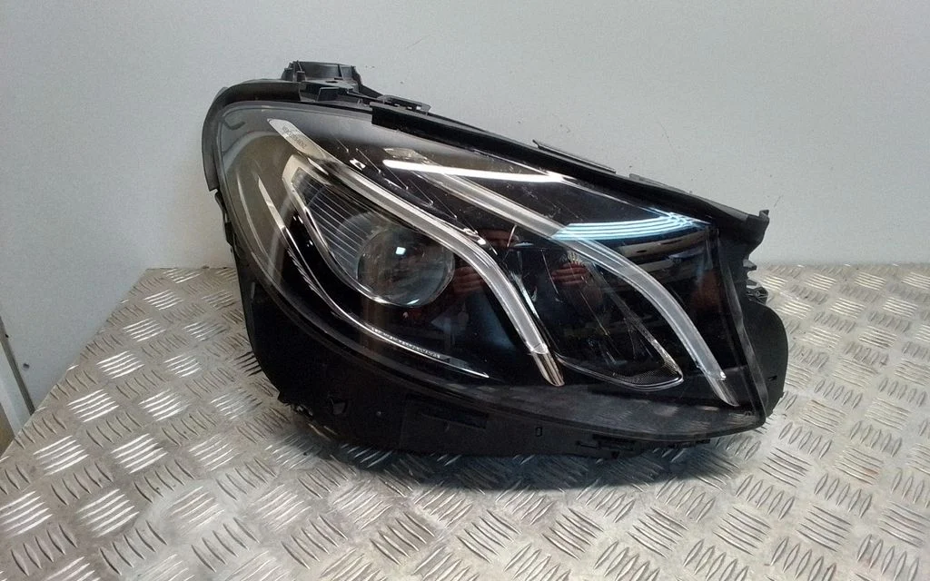 Priekšējais lukturis A2139064004