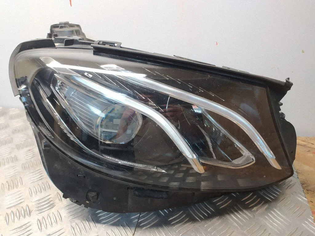 Priekšējais lukturis A2139064004