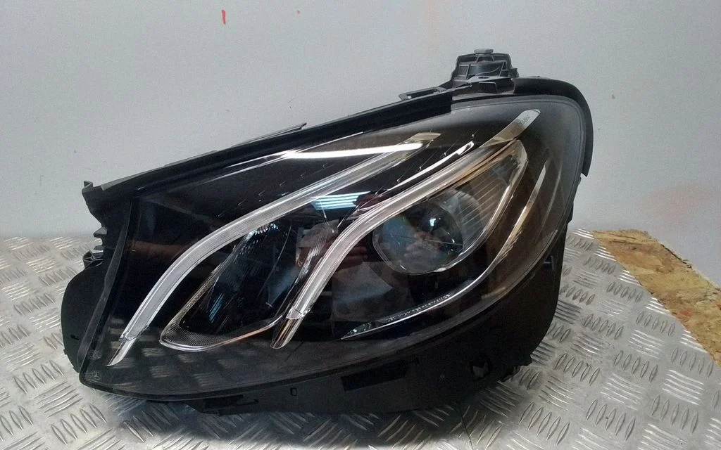 Priekšējais lukturis A2139063904