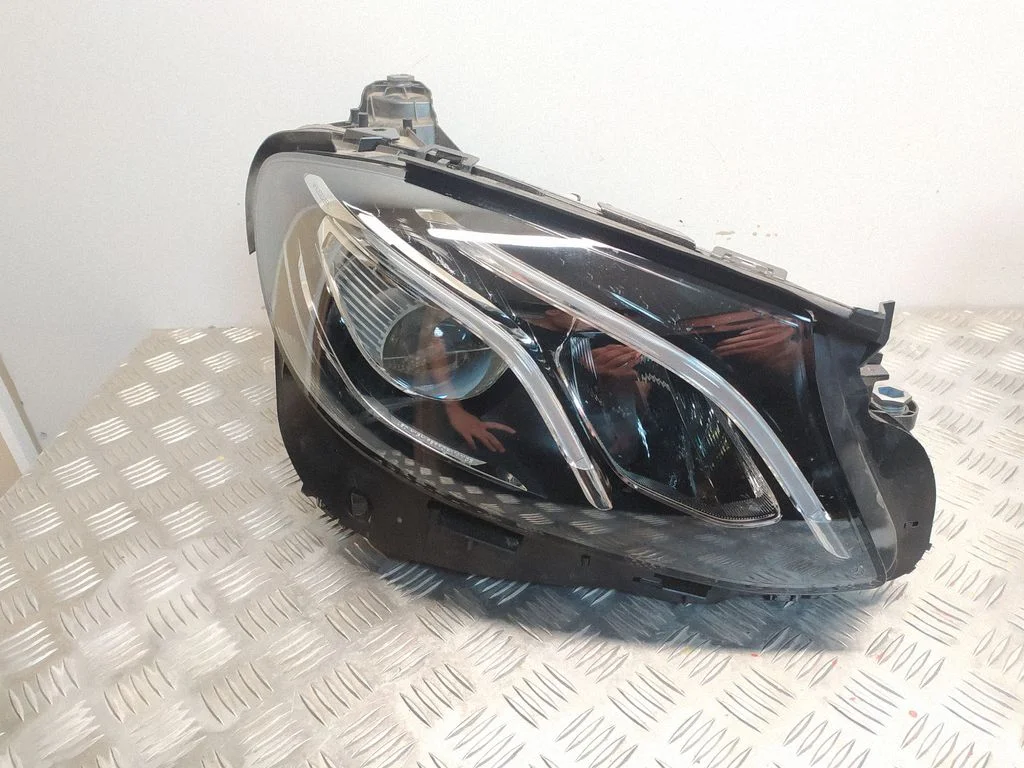 Priekšējais lukturis A2139064004