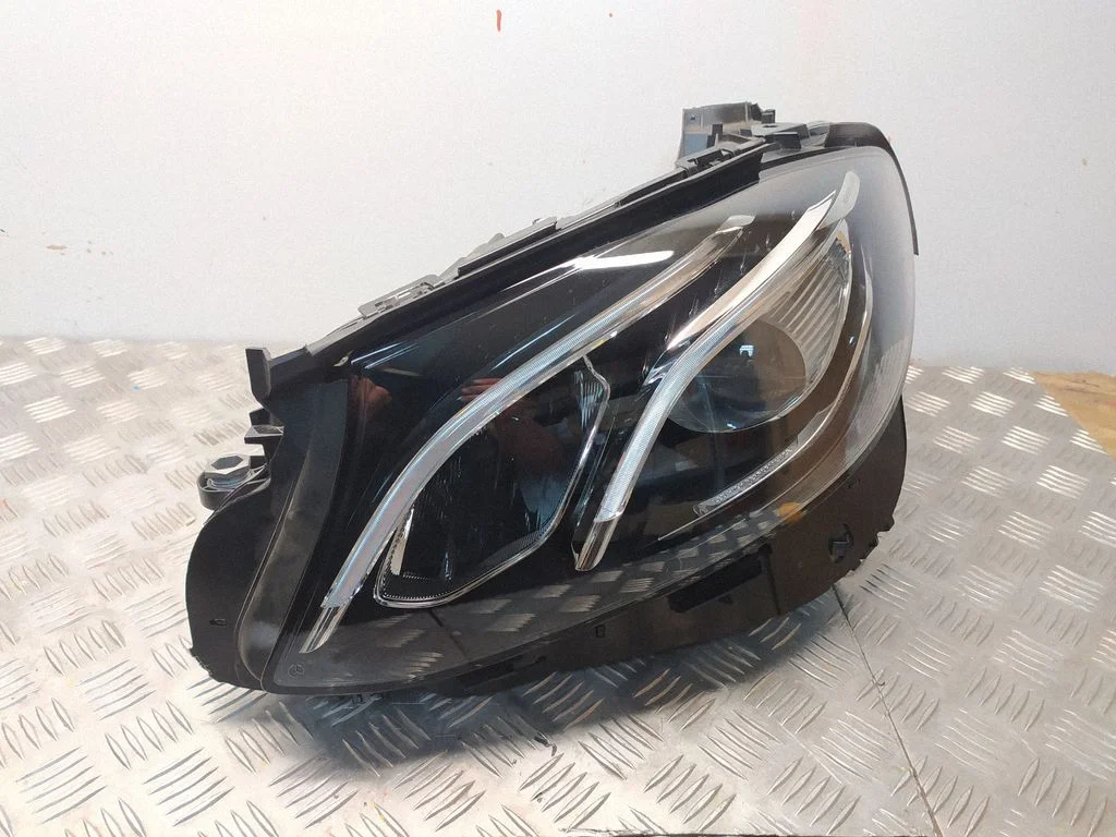 Priekšējais lukturis 2139067706