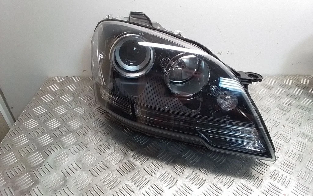 Headlight/headlamp – front right
