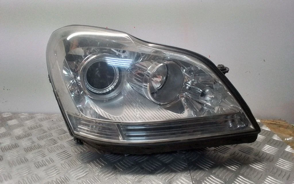 Headlight/headlamp – front right