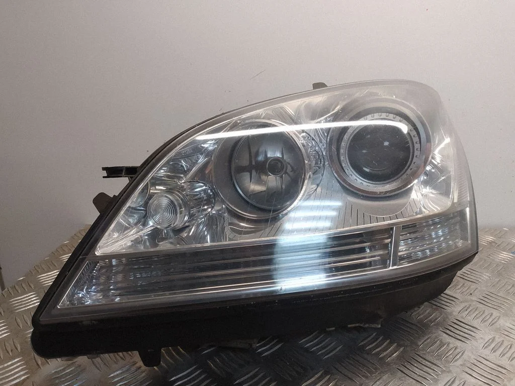 Headlight/headlamp – front left