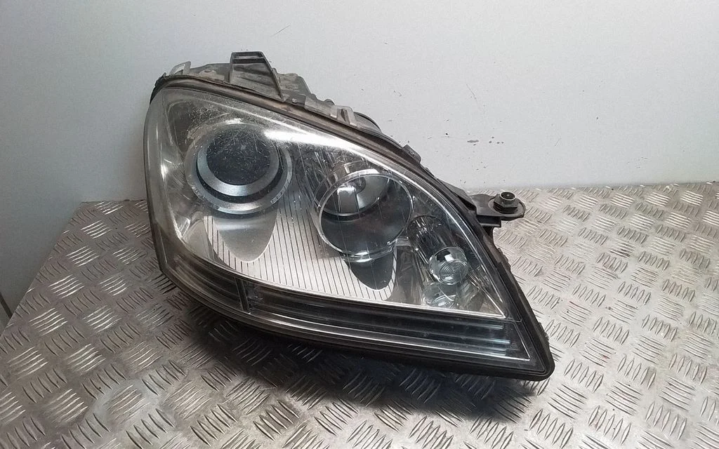 Headlight/headlamp – front right