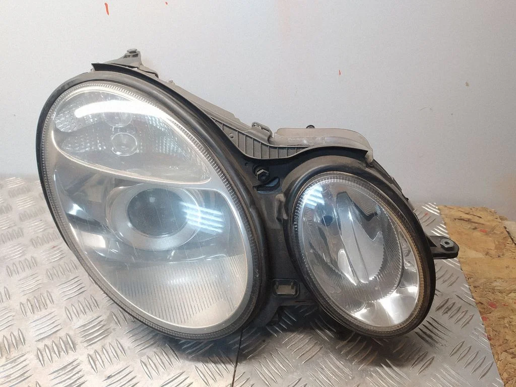 Headlight/headlamp – front right