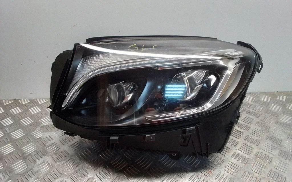 Esituli – Mercedes-Benz GLC-klass C253 (2016-)