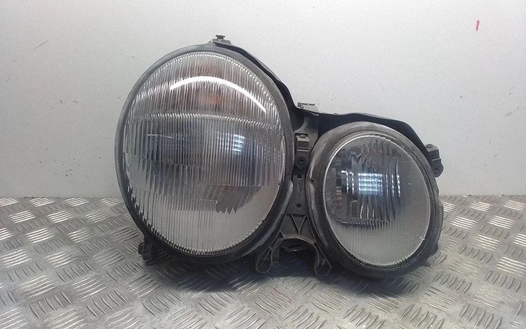 Headlight/headlamp 15060800