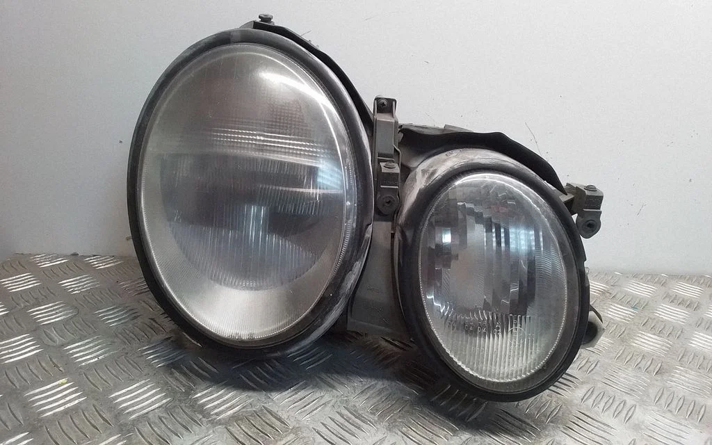Headlight/headlamp – front right