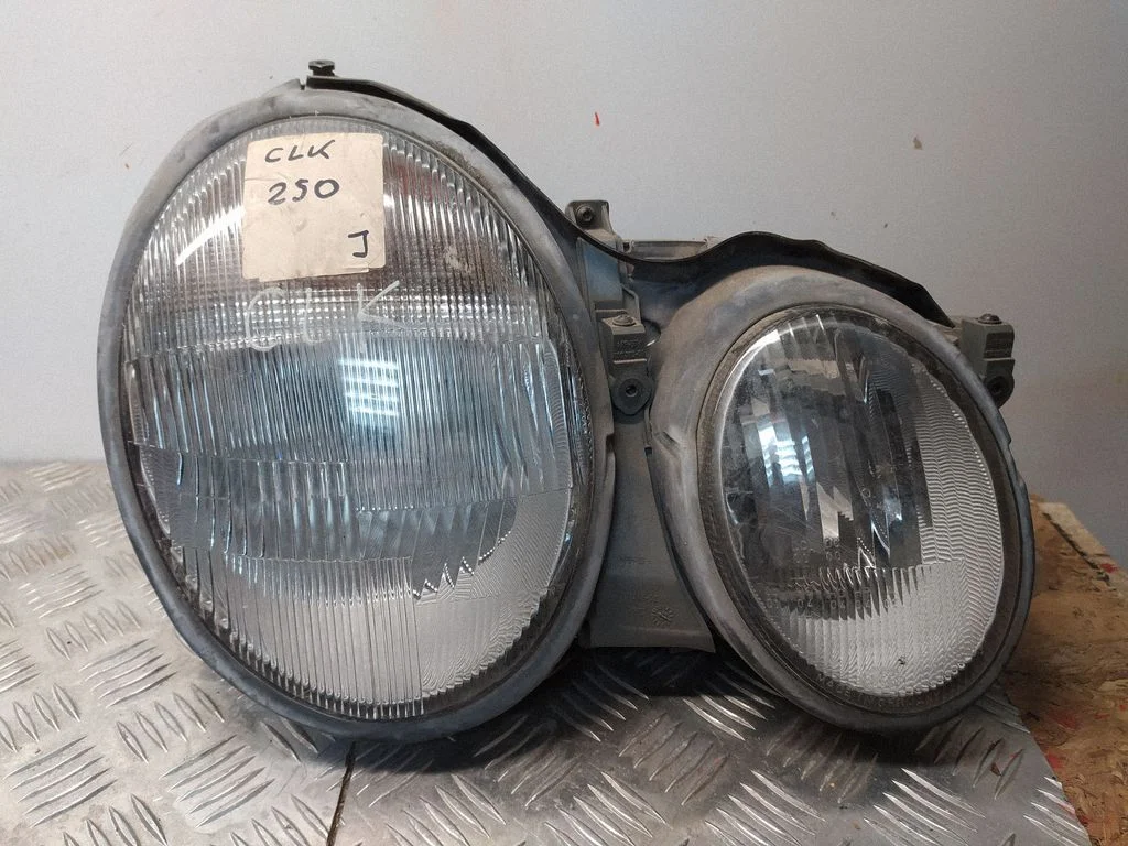 Headlight/headlamp – front right