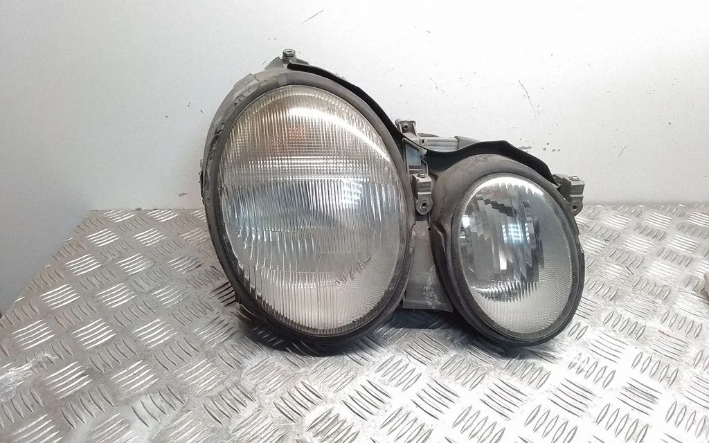 Headlight/headlamp – front right