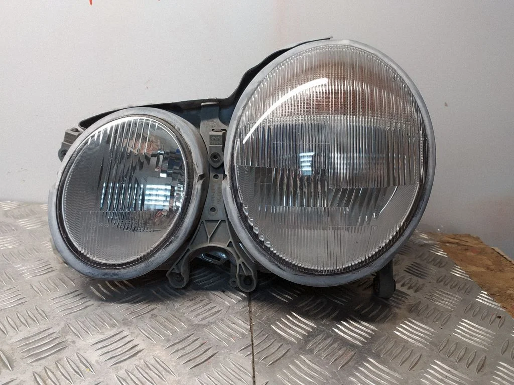 Headlight/headlamp – Mercedes-Benz E-Class W210 (1995-2002)
